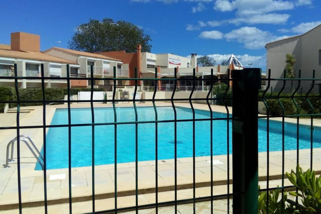 Capao Appartement Climatise Grande Terrasse Place Parking & Piscine Agde Luaran gambar